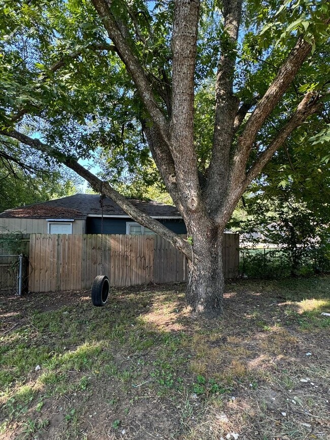 Photo - 4 Bedroom 2 Bath With Large Yard