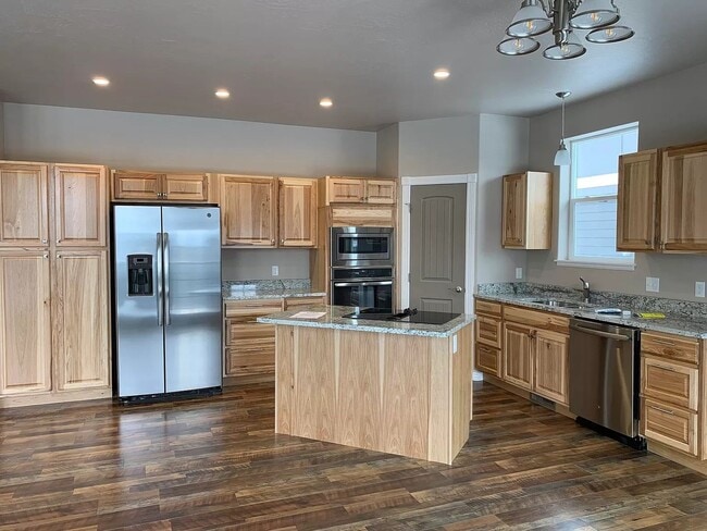 Building Photo - Sigle Family in East Valley Rental