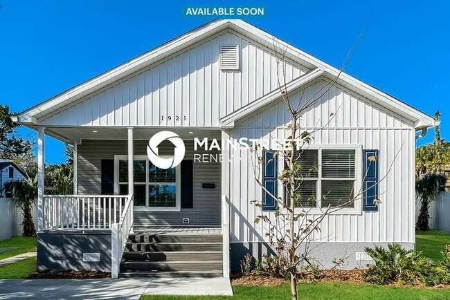 Building Photo - 3 Bedroom Pet-Friendly Home in St Petersbu...