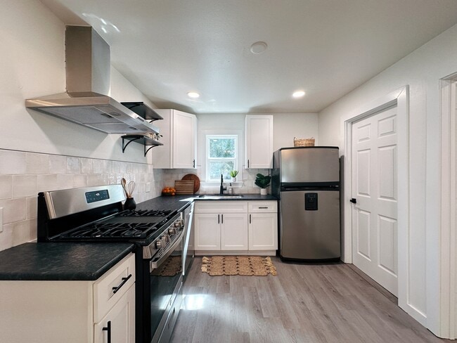 Photo - 3220 N 24th St