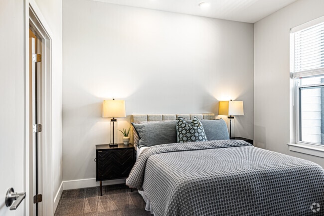 1BR, 1BA - 686SF - Bedroom