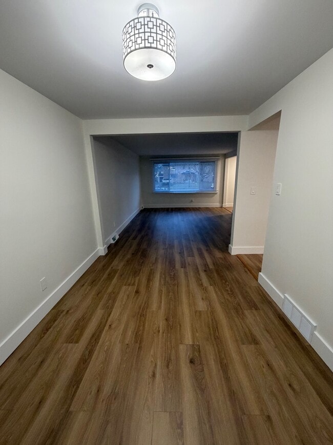 Dinning/Living room - 157 Marine Dr Unit Right