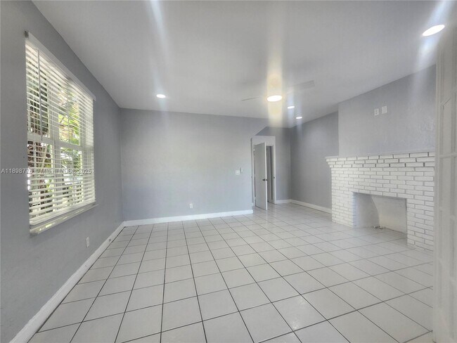 Photo - 1507 Meridian Ave Unidad 2