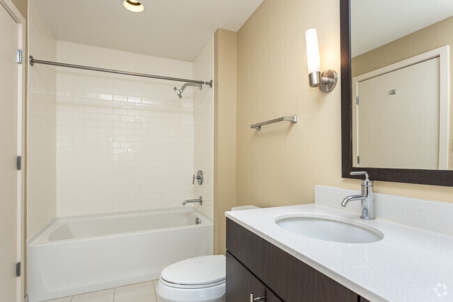1BR, 1BA - 748SF