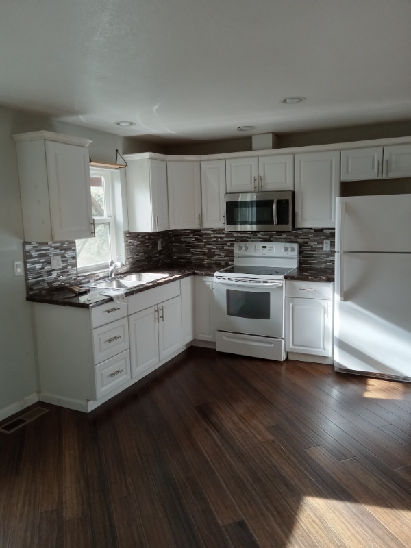 Photo - 16737 Lawrence Way Unit B