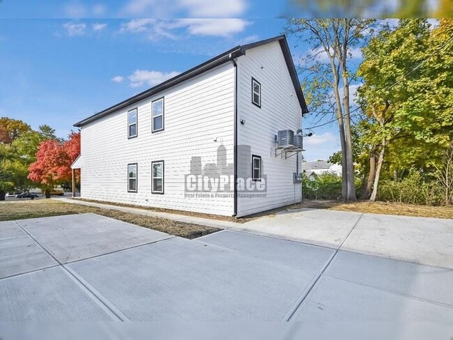 Photo - 2809 E Riverside Dr