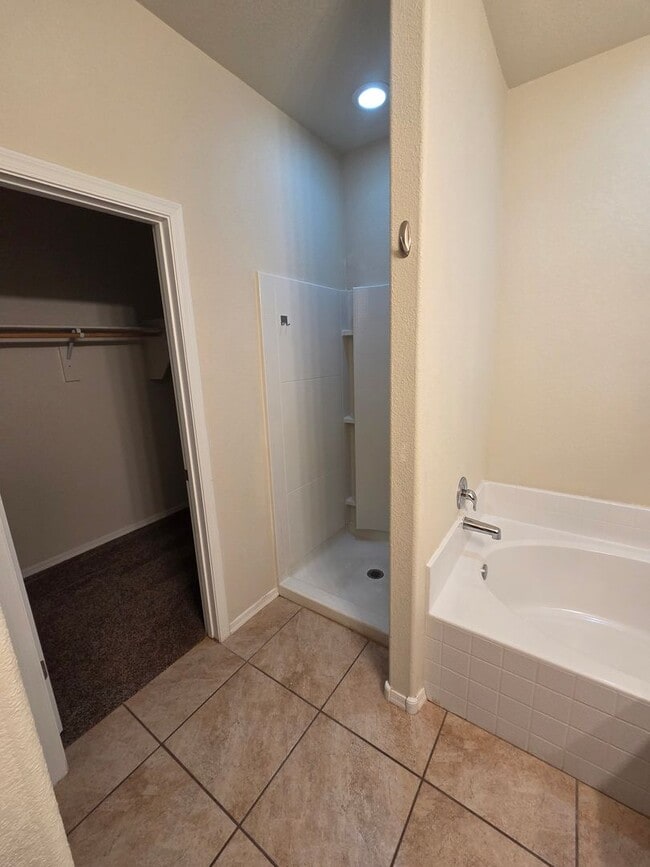 Photo - NW 3/BD 2/BA 2/CG Single Story
