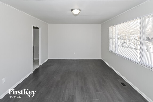 Photo - 415 McDermitt Rd