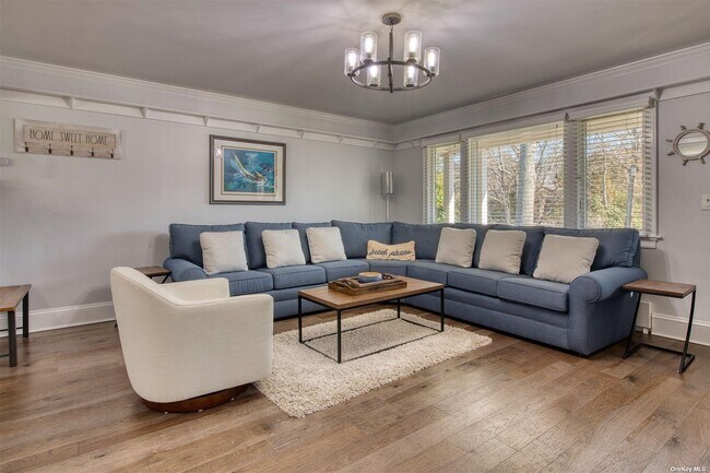 4 Landing Ln