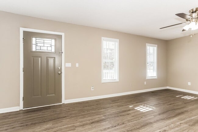 Photo - 385 River Trace Dr