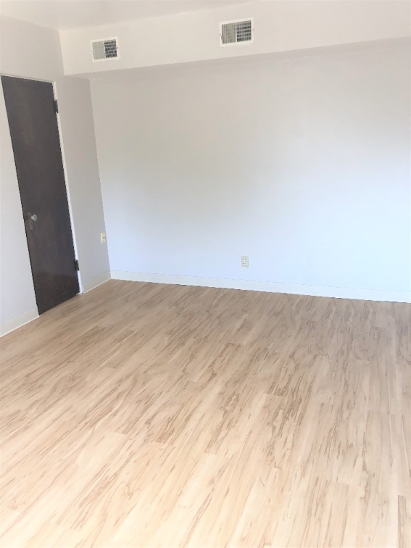 Photo - 5712 Phillips Ave Unit B8