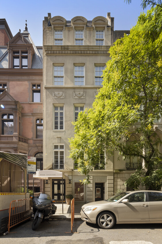 Photo - 24 E 64th St (New York, NY)