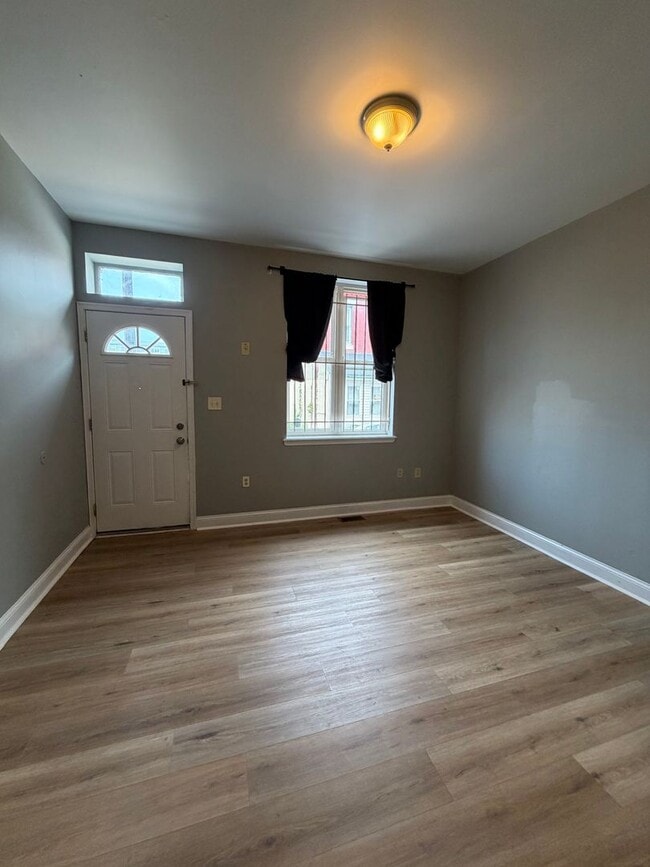 Photo - 1316 S May St