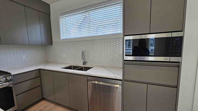 Photo - 23785 Dewdney Trunk Rd