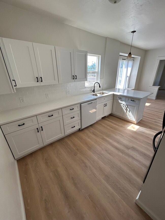 Building Photo - 254 E 700 S Rental