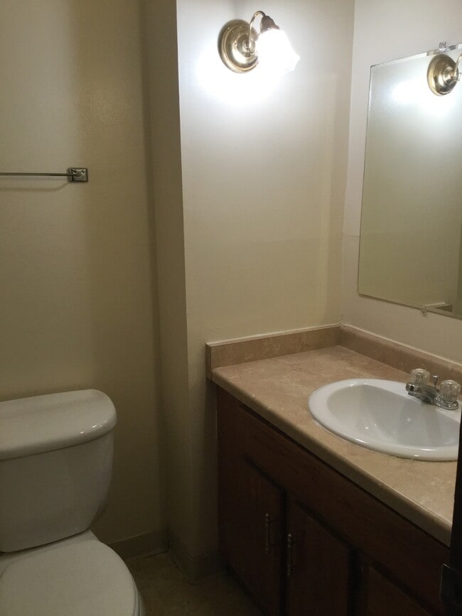 Building Photo - 8911-B N 95th St