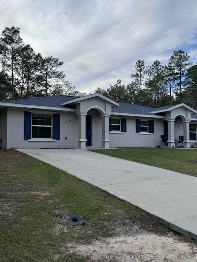 Building Photo - Citrus Springs - 2 bedroom 2 bath duplex