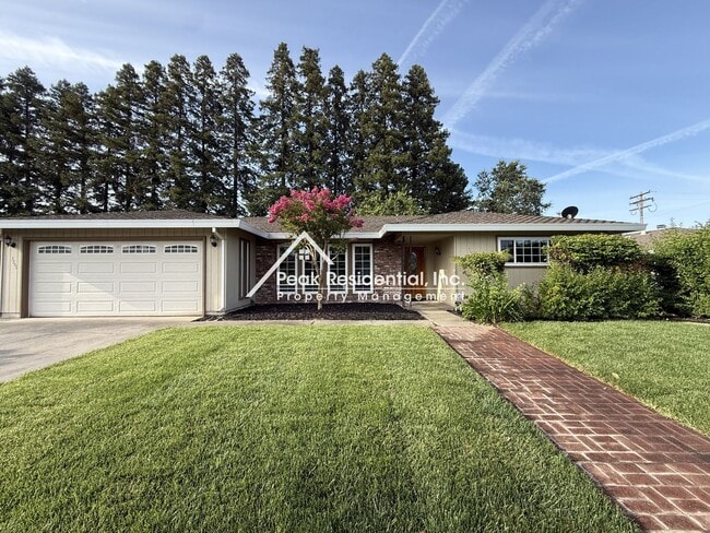 Photo - Spacious 3bd/2ba Carmichael Home With Sun Room