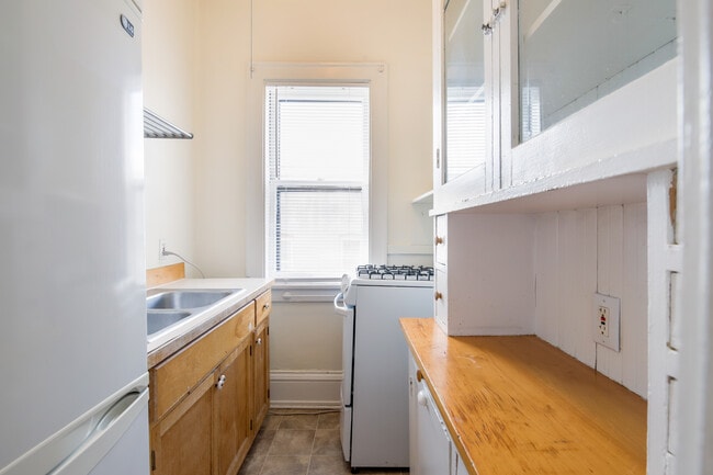 Photo - 1929 Fremont Ave S