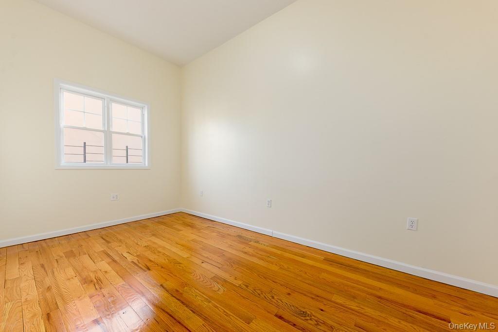 Photo - 954 E 104th St