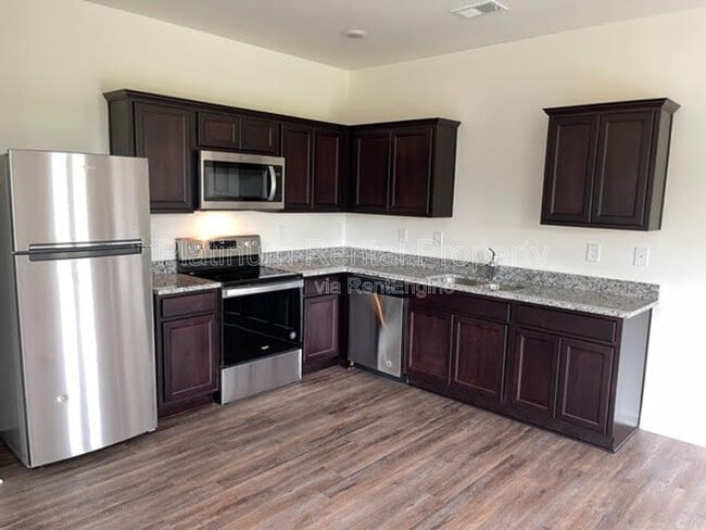 Photo - 202 Grand Central Wy