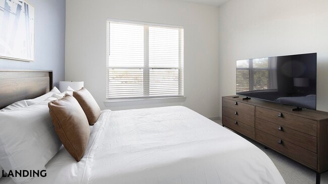 Photo - 1345 E 15th St Unit 302