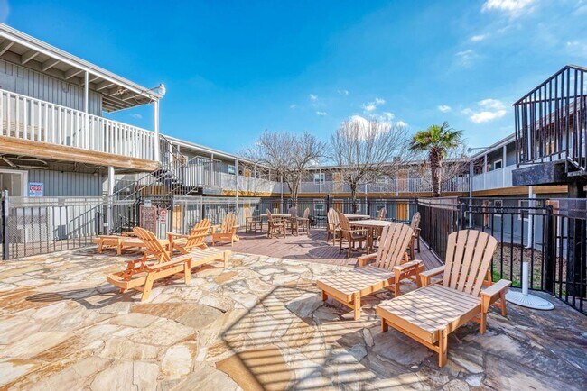 2401 Manor Rd