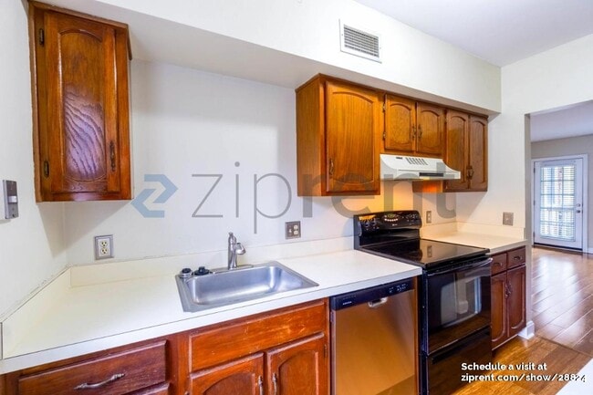 Photo - 815 Lasalle St