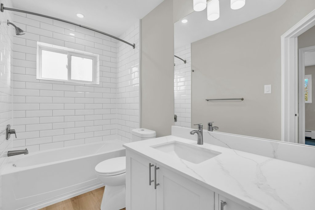 Bathroom - 163 Macgregor Cres