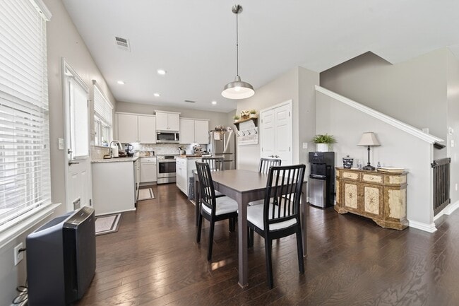 Photo - 404 Black Thorn Ln