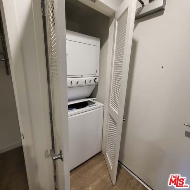 Photo - 11405 Chandler Blvd Unidad 610