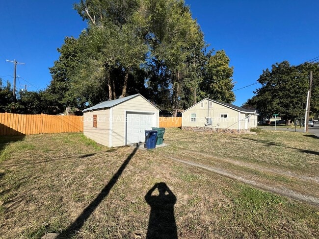 Photo - 2 bed, 1 bath in great Mid Town location!