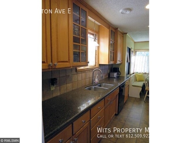 Photo - 704 Arlington Ave E