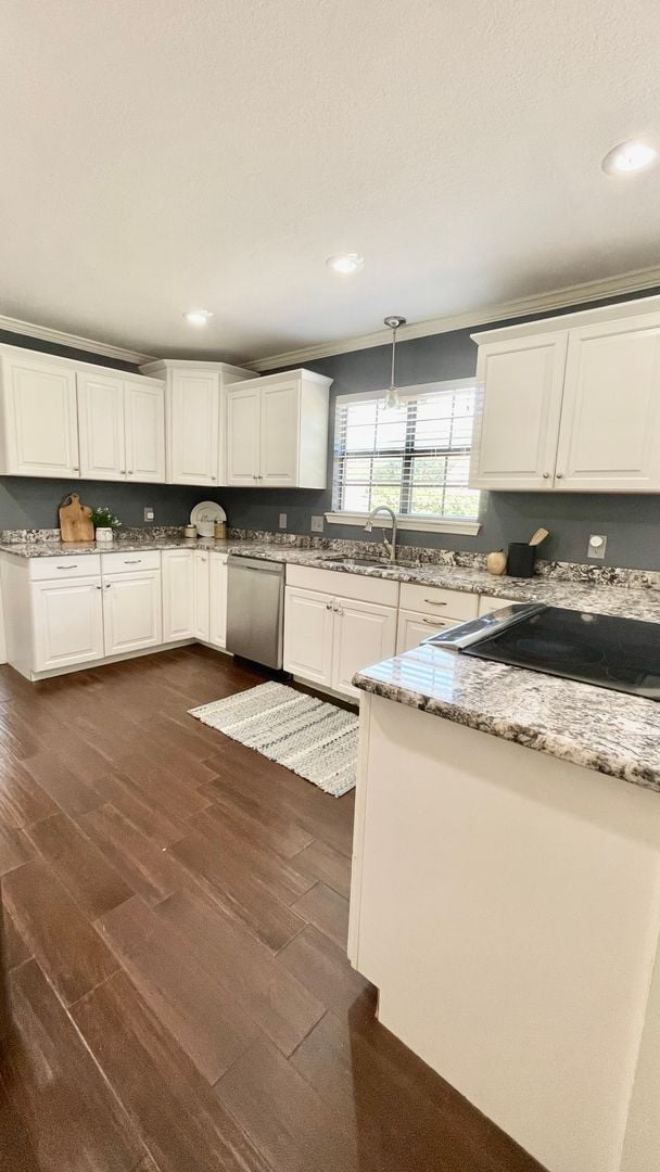 Photo - Gorgeous Pool Home w/ 4bd /2.5ba/Fireplace