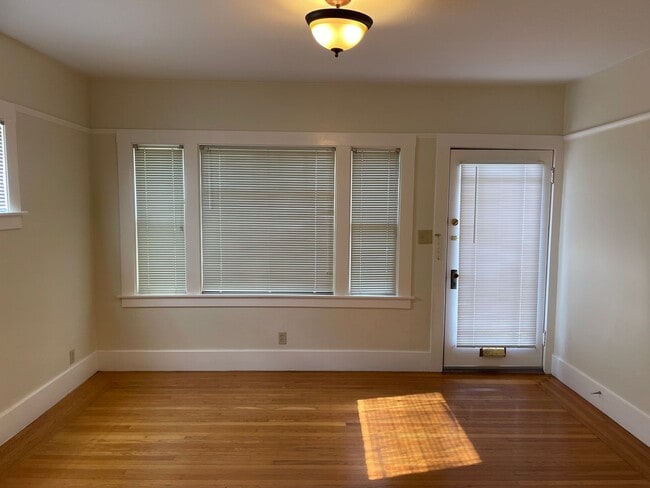 Photo - 35THST927 Unit #2