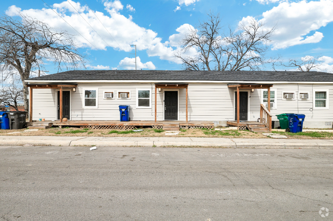Building Photo - 438 S San Joaquin Ave Unit 4 Rental