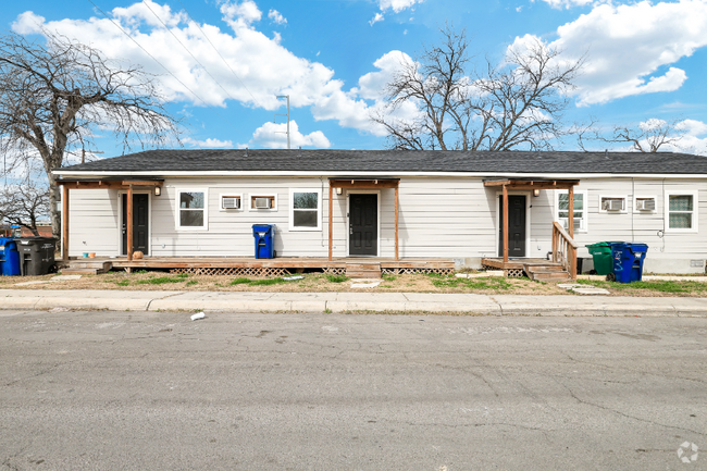 Building Photo - 438 S San Joaquin Ave Unit 3 Rental