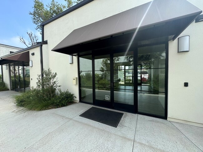 Photo - Woodman Arleta Apartments