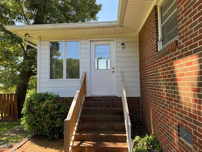 Photo - 901 4th Ave NE