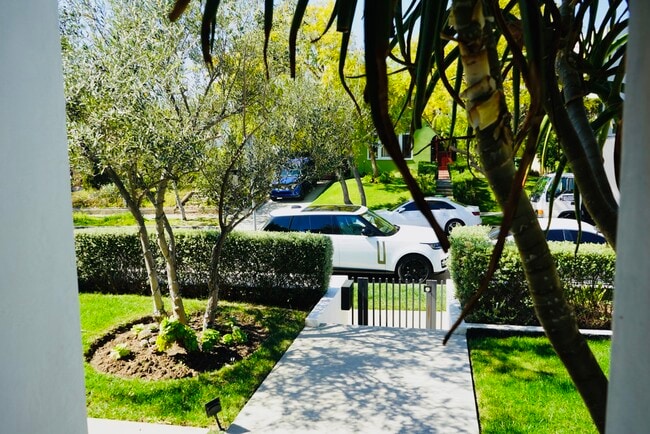 Photo - 738 N Sierra Bonita Ave