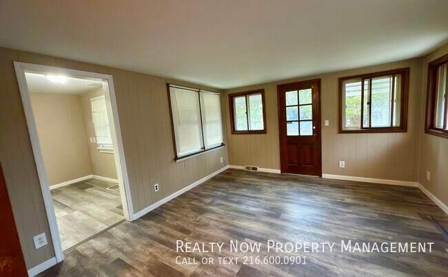 Photo - 1122 Plainfield Rd