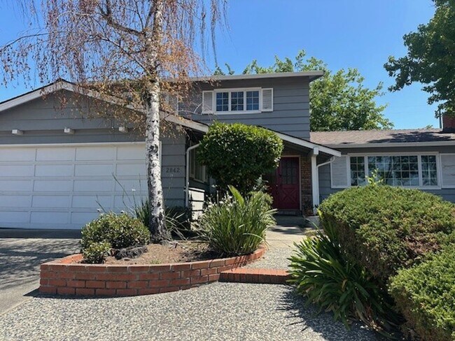 Nice 2-Story Single Family Home With Offic... - Nice 2-Story Single Family Home With Offic...