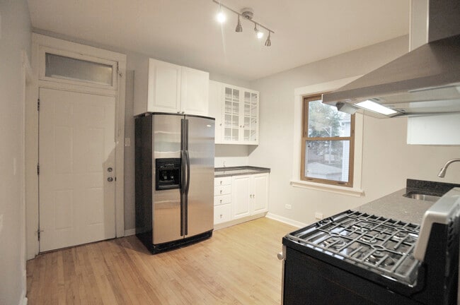 Photo - 5714 W Dakin St Unit 2