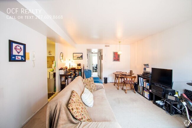 Building Photo - Two Bedroom Bella Vista Apartment Unit C