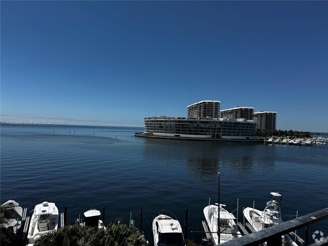 Building Photo - 1632 S Bayshore Ct Unit 402 Rental