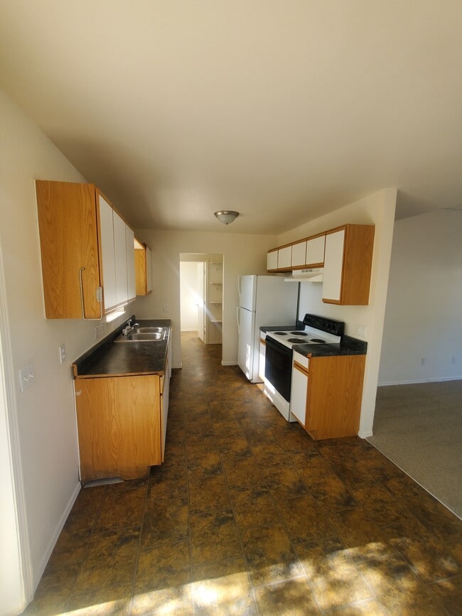 632 1/2 Colony Rd