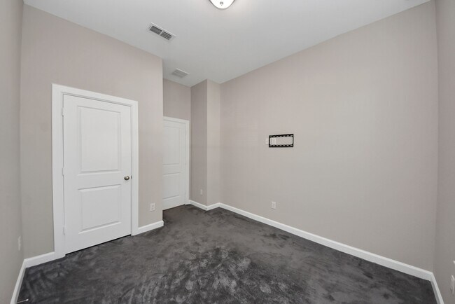 Photo - 8114 Silverspot Ln