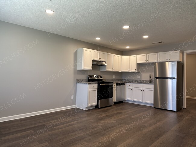 Building Photo - 121 Evergreen Trl Unit D