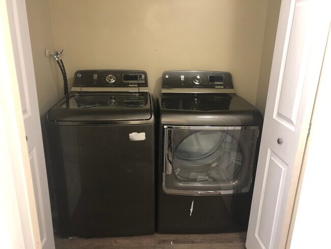 Washer and dryer - 397 Carronade Way