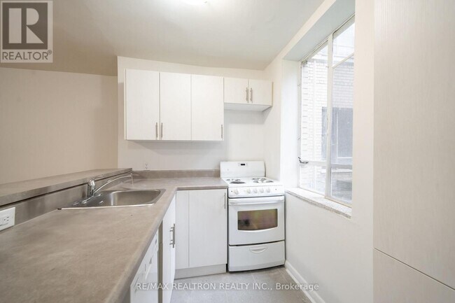 Photo - 77 Erskine Ave Unit 209